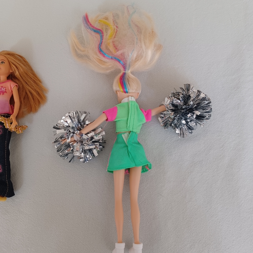 Barbie Doll Cheerleader Set with Outfits - Picture 10 of 14